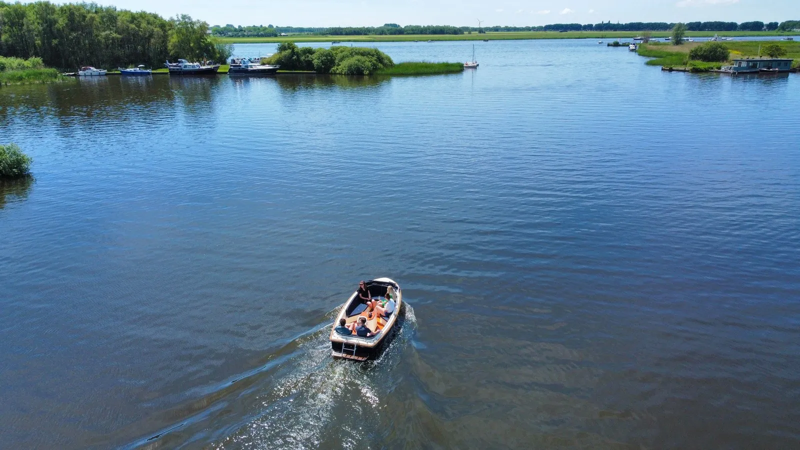 Sloep huren bij Boutique Hotel Joure — foto 3